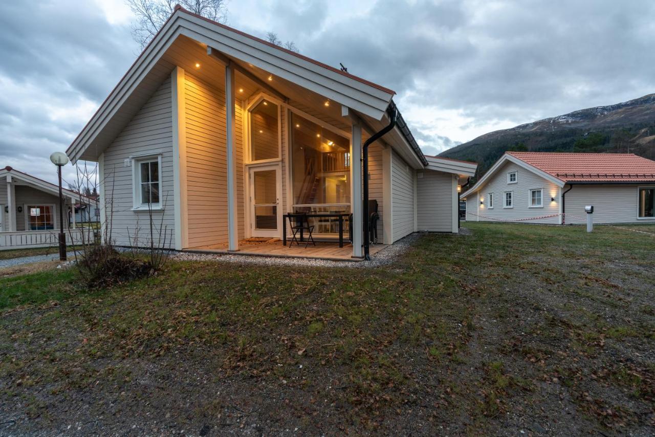 Jolstraholmen Camping Og Hytter Vassenden Εξωτερικό φωτογραφία